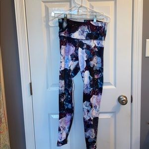 super cute floral leggings!
